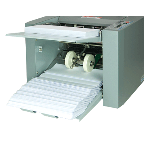 Integrated output conveyor for neat & sequential stacking