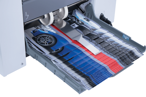 Outfeed stacking belt and rollers automatically adjust to paper size